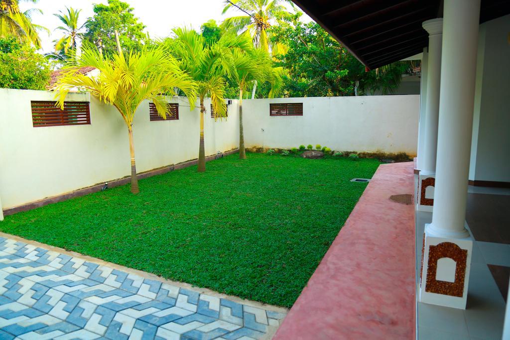 4 S Villa Tangalle Exterior photo